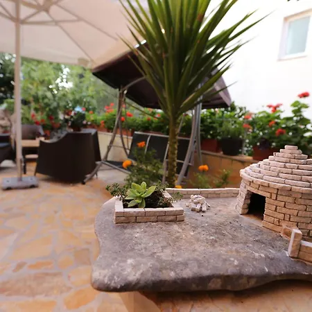 Lejlighed Mit Terrasse Und Grill By Interhome Trogir
